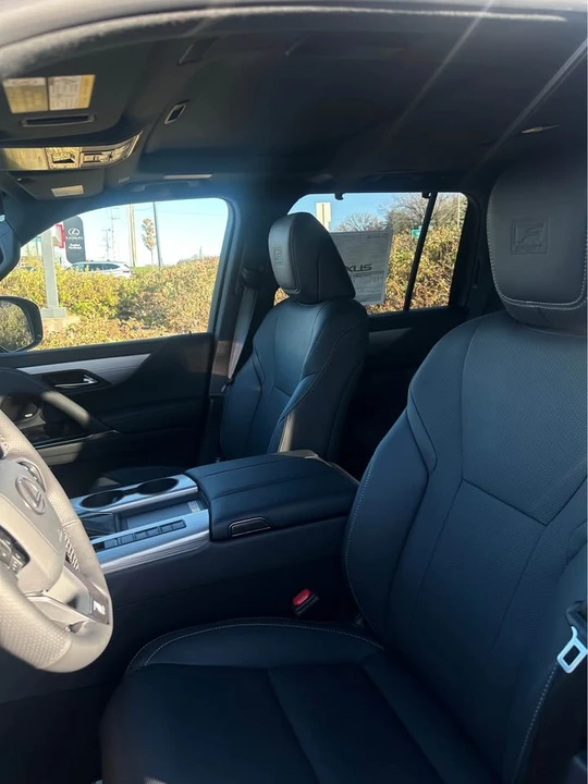 2025 Lexus LX 4th Gen - Image 5 of 9