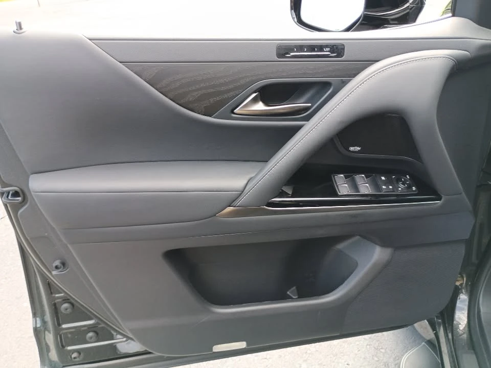 2025 Lexus LX 4th Gen - Image 17 of 20