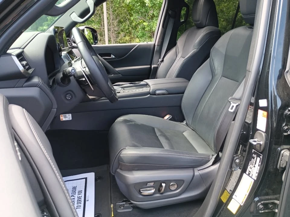 2025 Lexus LX 4th Gen - Image 18 of 20