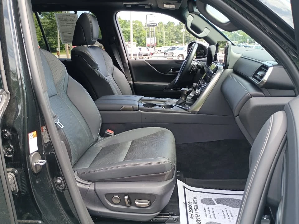 2025 Lexus LX 4th Gen - Image 19 of 20
