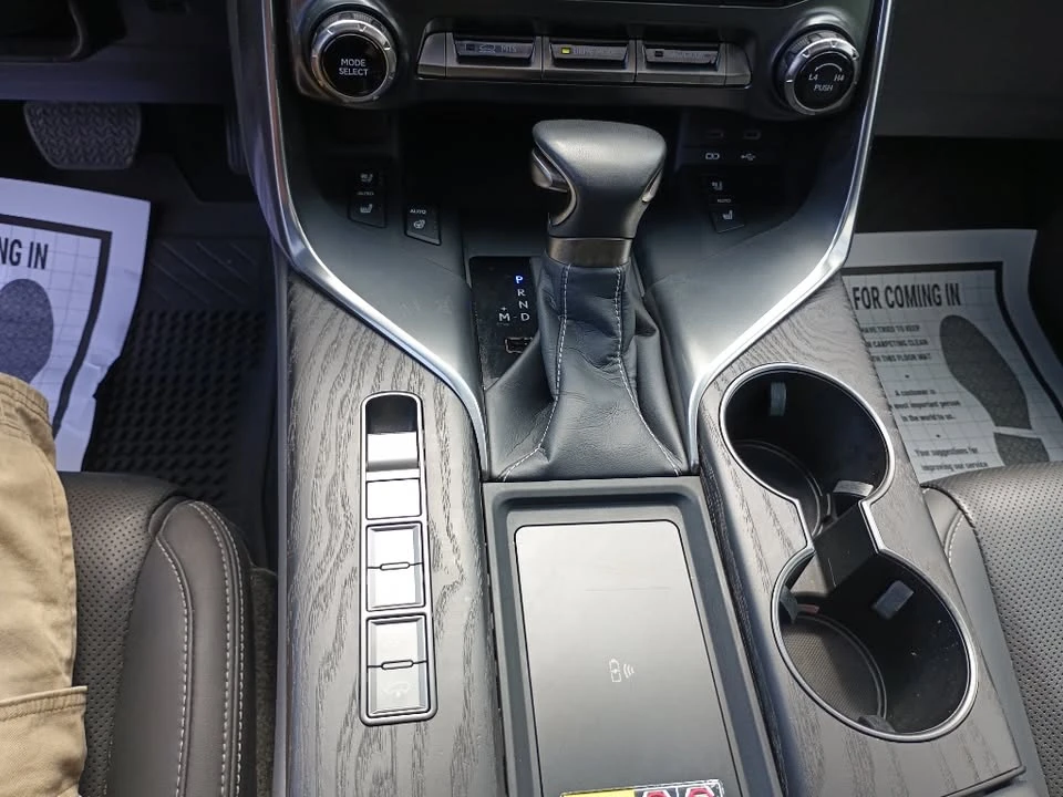 2025 Lexus LX 4th Gen - Image 14 of 20