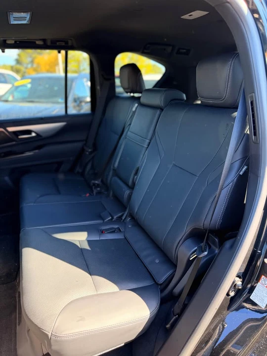 2025 Lexus LX 4th Gen - Image 17 of 19