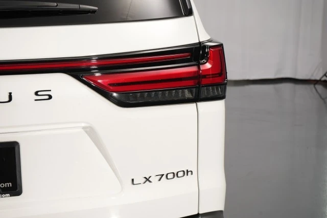2025 Lexus LX 4th Gen - Image 18 of 31