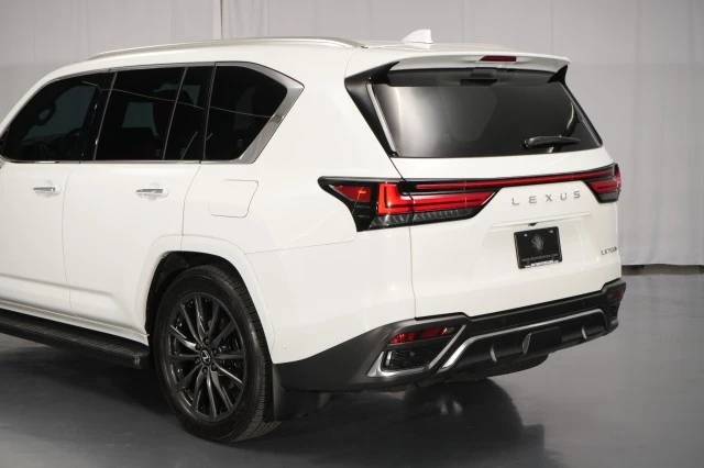 2025 Lexus LX 4th Gen - Image 16 of 31