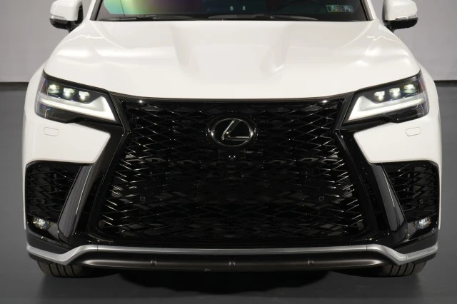 2025 Lexus LX 4th Gen - Image 6 of 31
