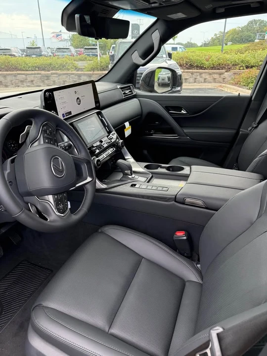 2025 Lexus LX - Image 6 of 10