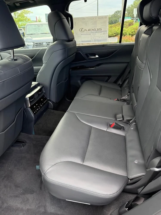 2025 Lexus LX - Image 7 of 10