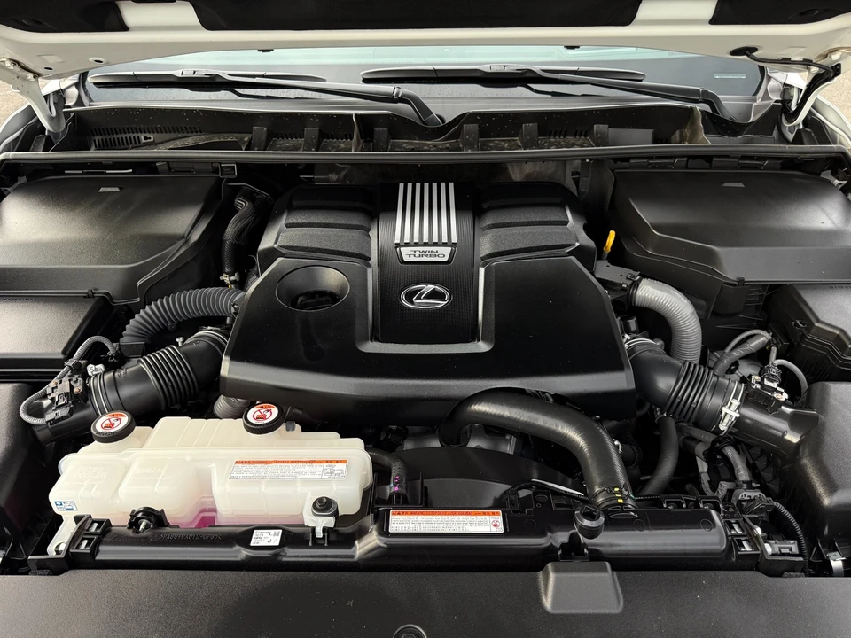 2025 Lexus LX 4th Gen - Image 19 of 21