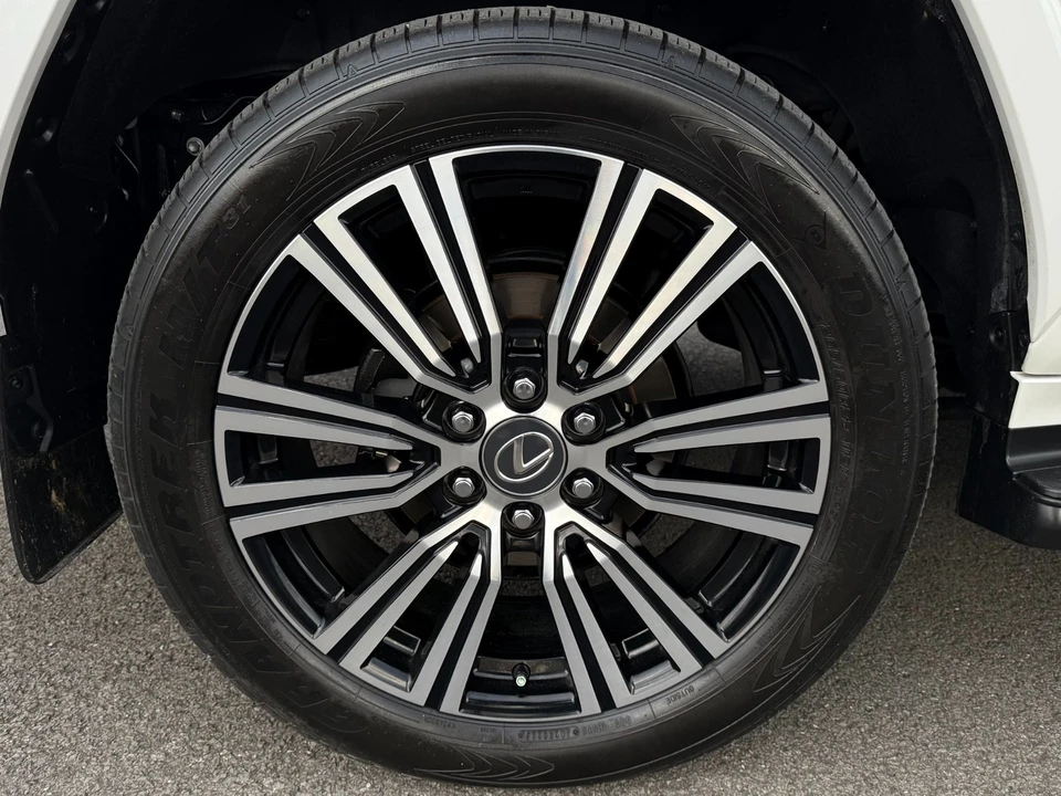 2025 Lexus LX 4th Gen - Image 18 of 21