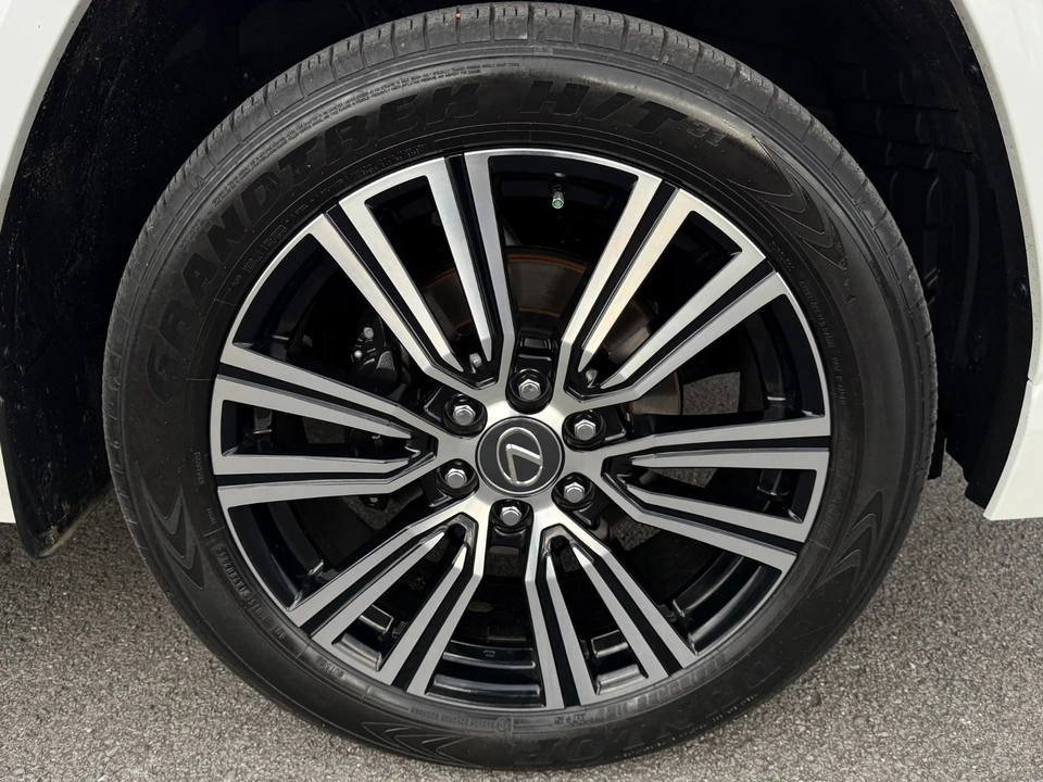 2025 Lexus LX 4th Gen - Image 17 of 21