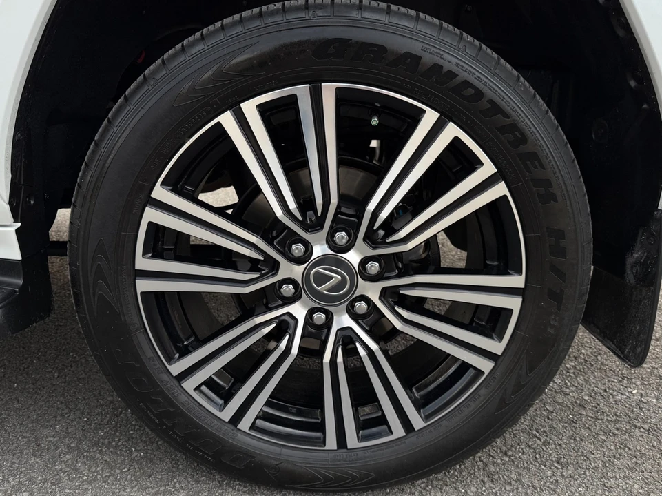 2025 Lexus LX 4th Gen - Image 15 of 21