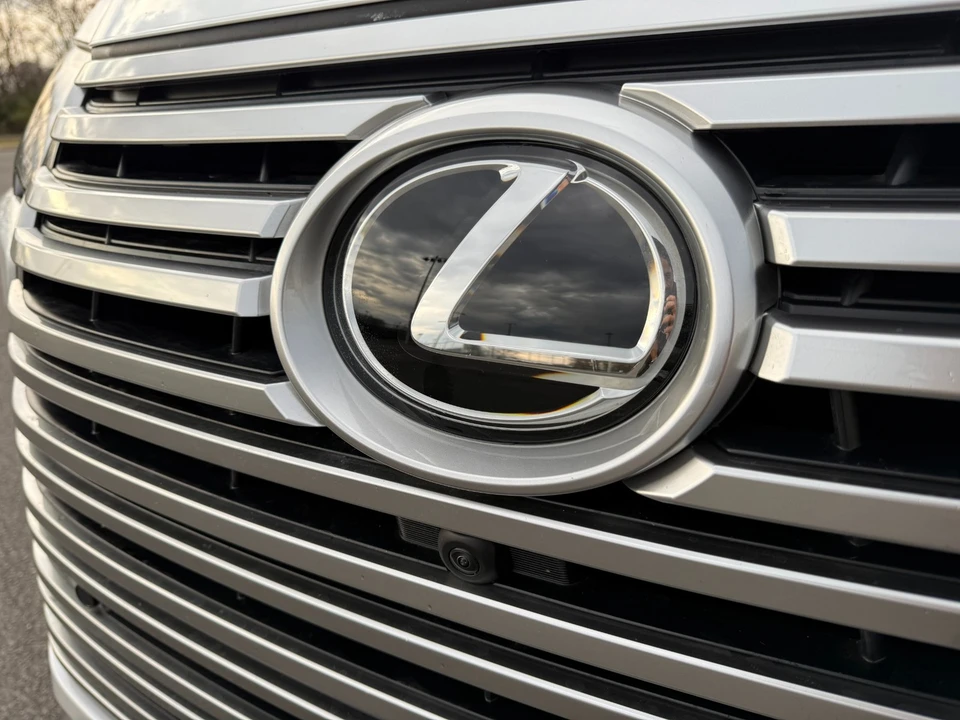 2025 Lexus LX 4th Gen - Image 10 of 12