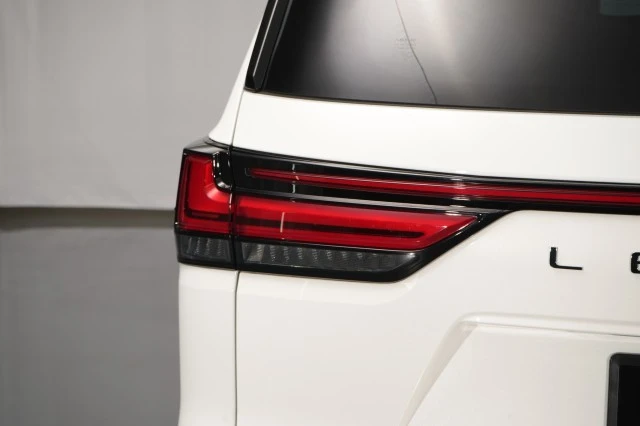 2025 Lexus LX 4th Gen - Image 19 of 21