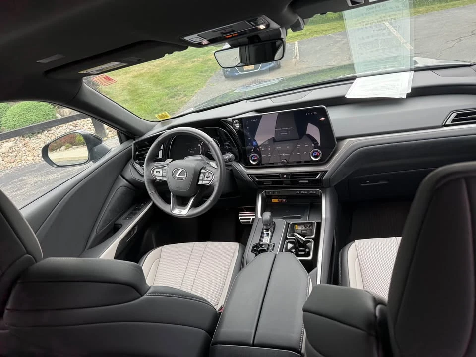 2025 Lexus - Image 5 of 8