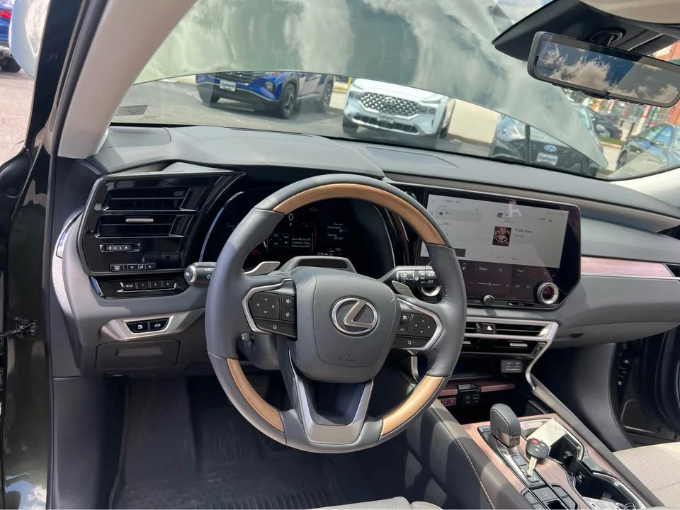 2025 Lexus RX 5th Gen - Image 3 of 10