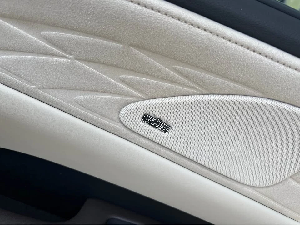 2025 Lexus RX 5th Gen - Image 10 of 10