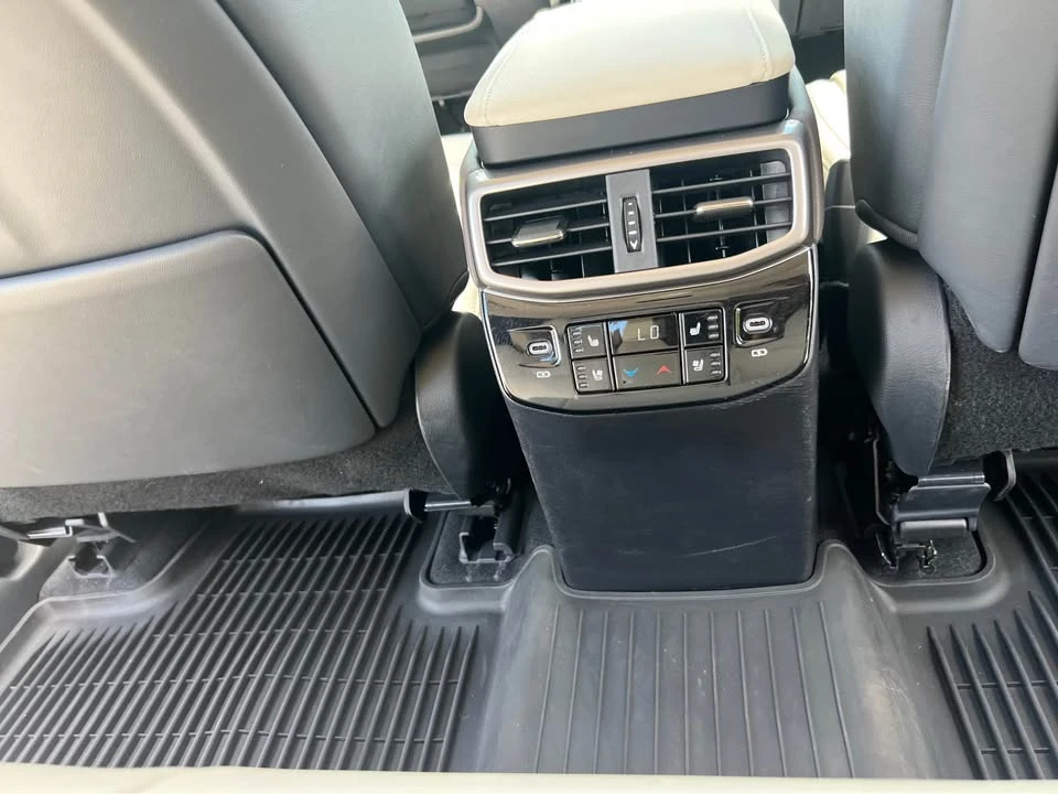 2025 Lexus RX 5th Gen - Image 8 of 10