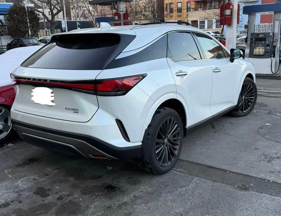 2025 Lexus RX 5th Gen - Image 8 of 11