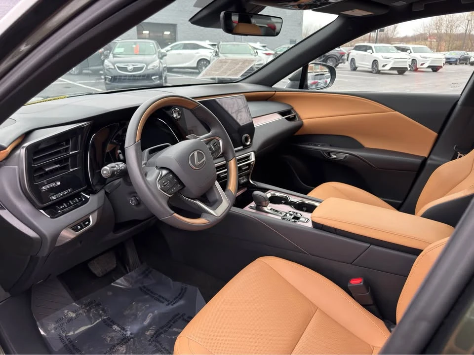 2025 Lexus RX 5th Gen - Image 4 of 9