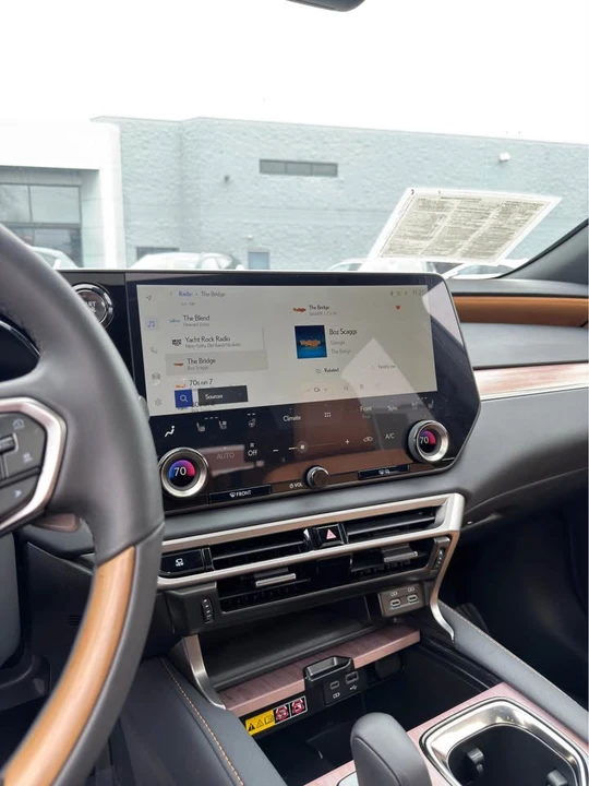 2025 Lexus RX 5th Gen - Image 7 of 9