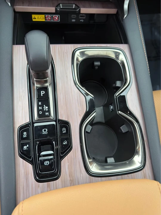 2025 Lexus RX 5th Gen - Image 5 of 9