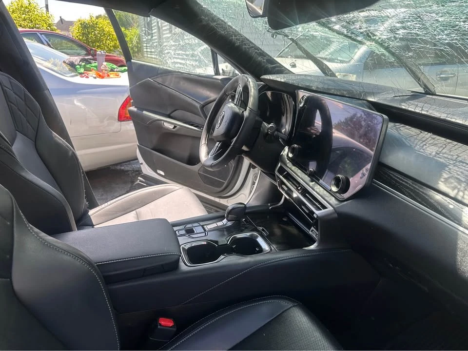 2025 Lexus RX 5th Gen - Image 10 of 13