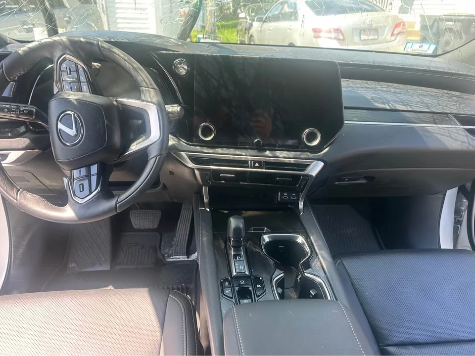 2025 Lexus RX 5th Gen - Image 11 of 13