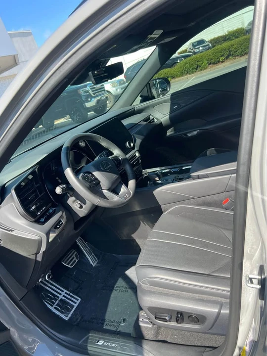 2025 Lexus RX 5th Gen - Image 4 of 5