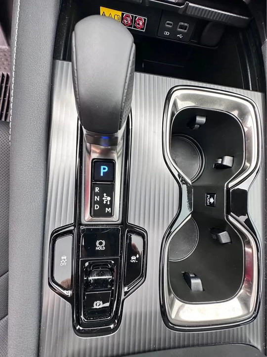 2025 Lexus RX 5th Gen - Image 10 of 21