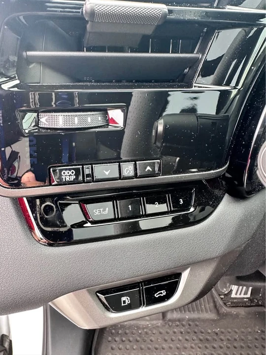 2025 Lexus RX 5th Gen - Image 7 of 21