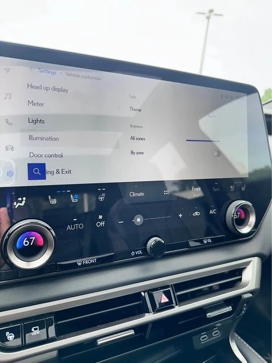 2025 Lexus RX 5th Gen - Image 13 of 21