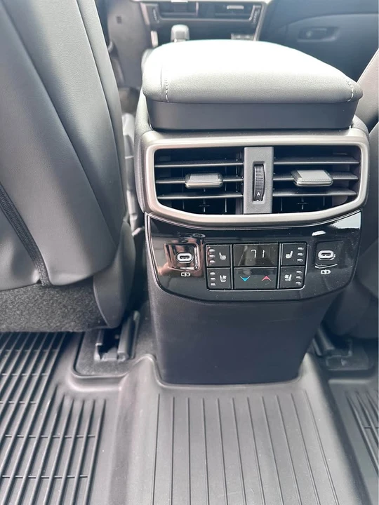 2025 Lexus RX 5th Gen - Image 18 of 21