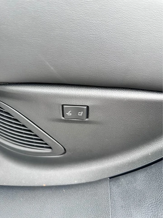 2025 Lexus RX 5th Gen - Image 17 of 21