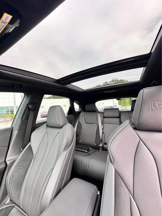 2025 Lexus RX 5th Gen - Image 15 of 21