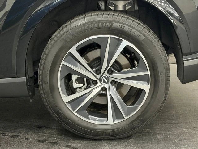 2025 Lexus RX 5th Gen - Image 17 of 21