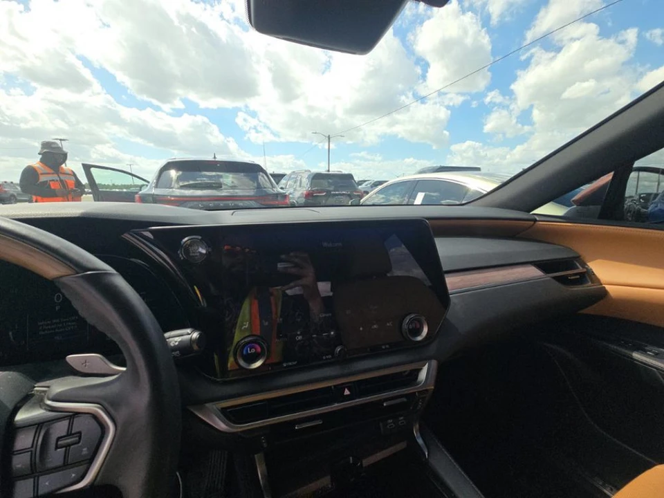 2025 Lexus RX 5th Gen - Image 5 of 10