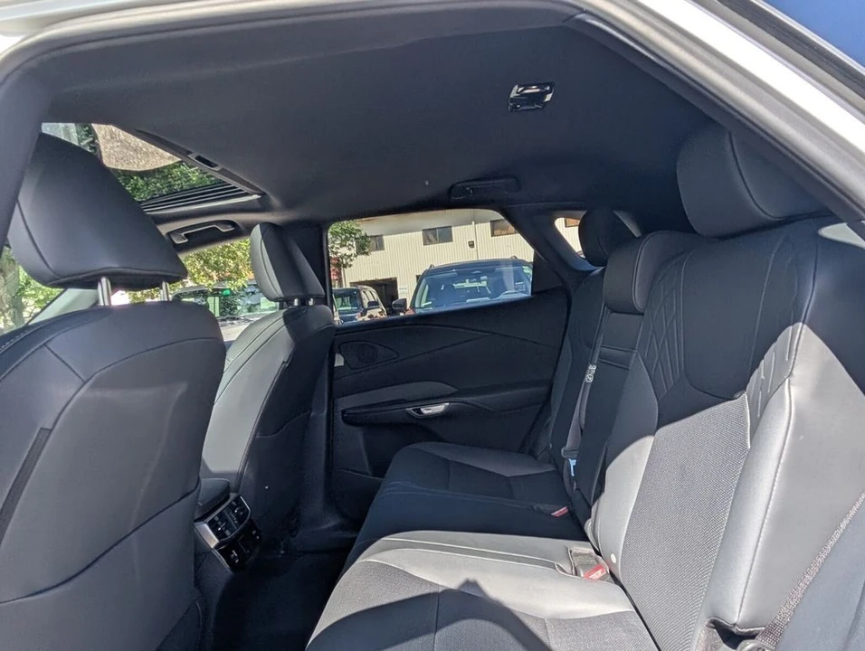 2025 Lexus RX 5th Gen - Image 12 of 21