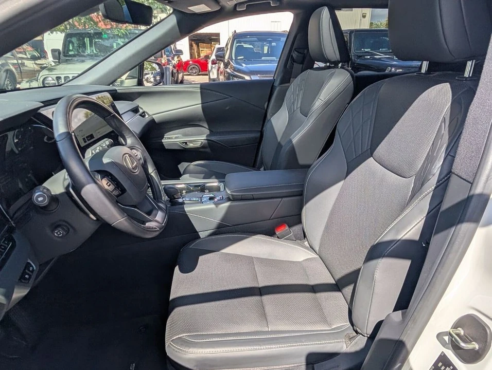 2025 Lexus RX 5th Gen - Image 10 of 21
