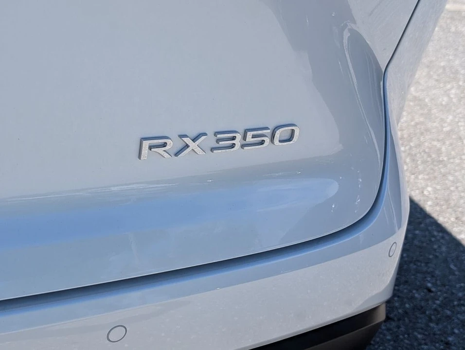 2025 Lexus RX 5th Gen - Image 15 of 21