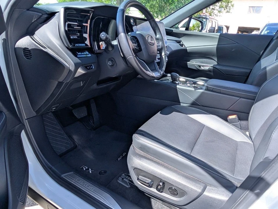 2025 Lexus RX 5th Gen - Image 11 of 21