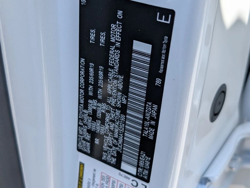 2025 Lexus RX 5th Gen - Image 19 of 21