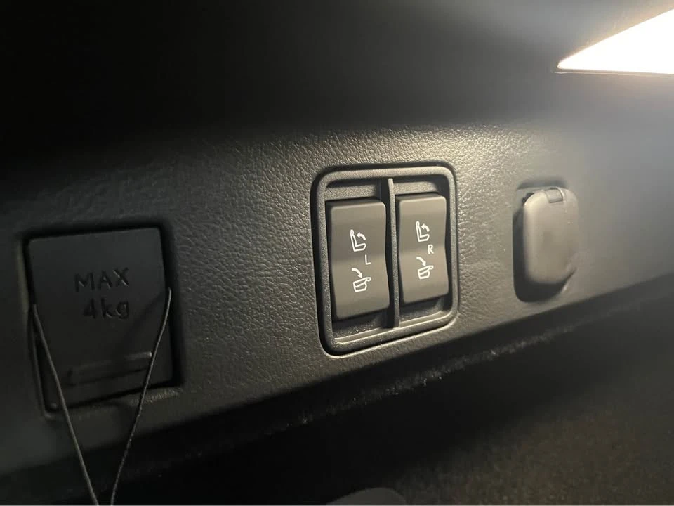 2025 Lexus RX 5th Gen - Image 10 of 20