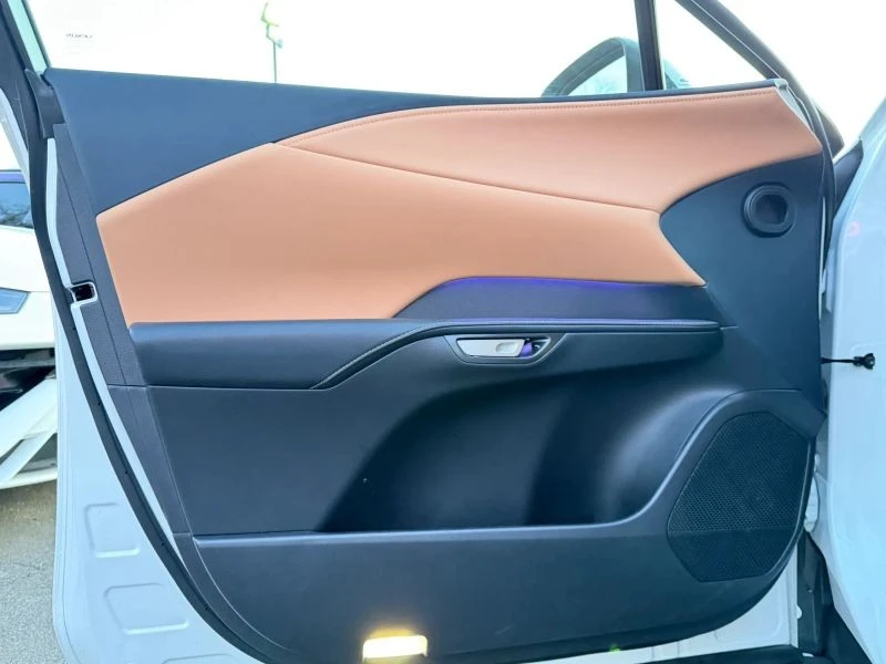 2025 Lexus RX 5th Gen - Image 9 of 12