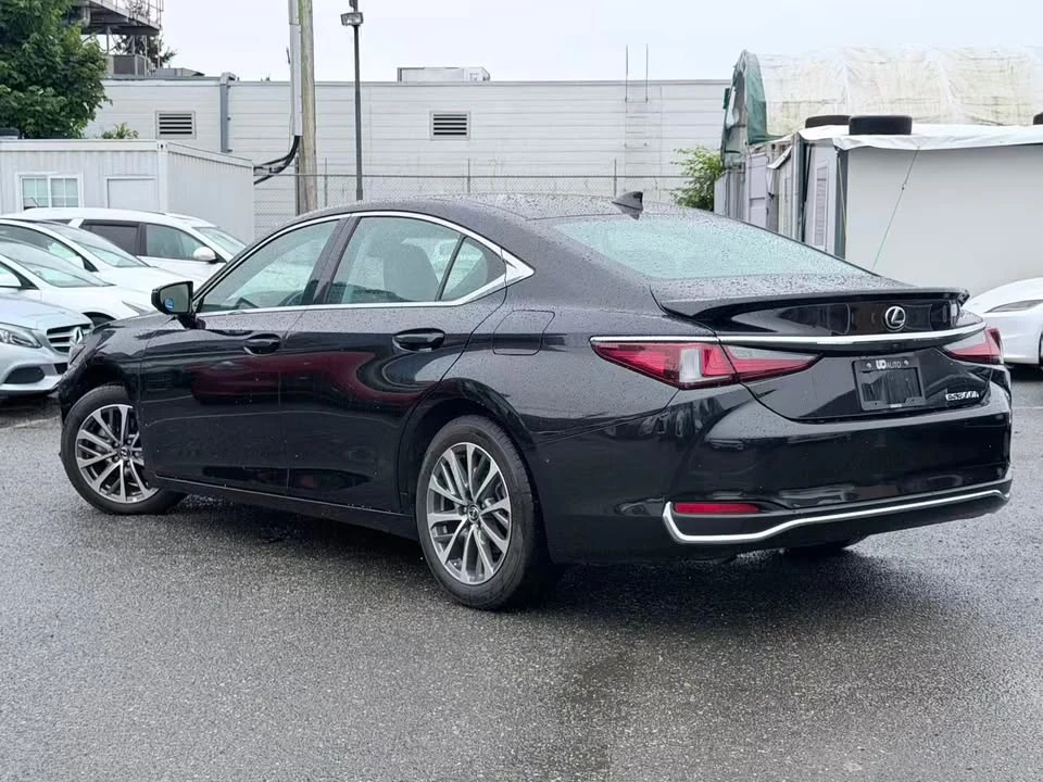 2025 Lexus ES 7th Gen - Image 7 of 19