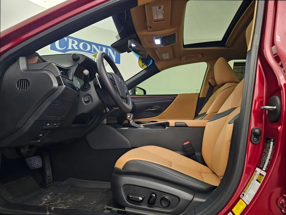 2025 Lexus ES 7th Gen - Image 13 of 19