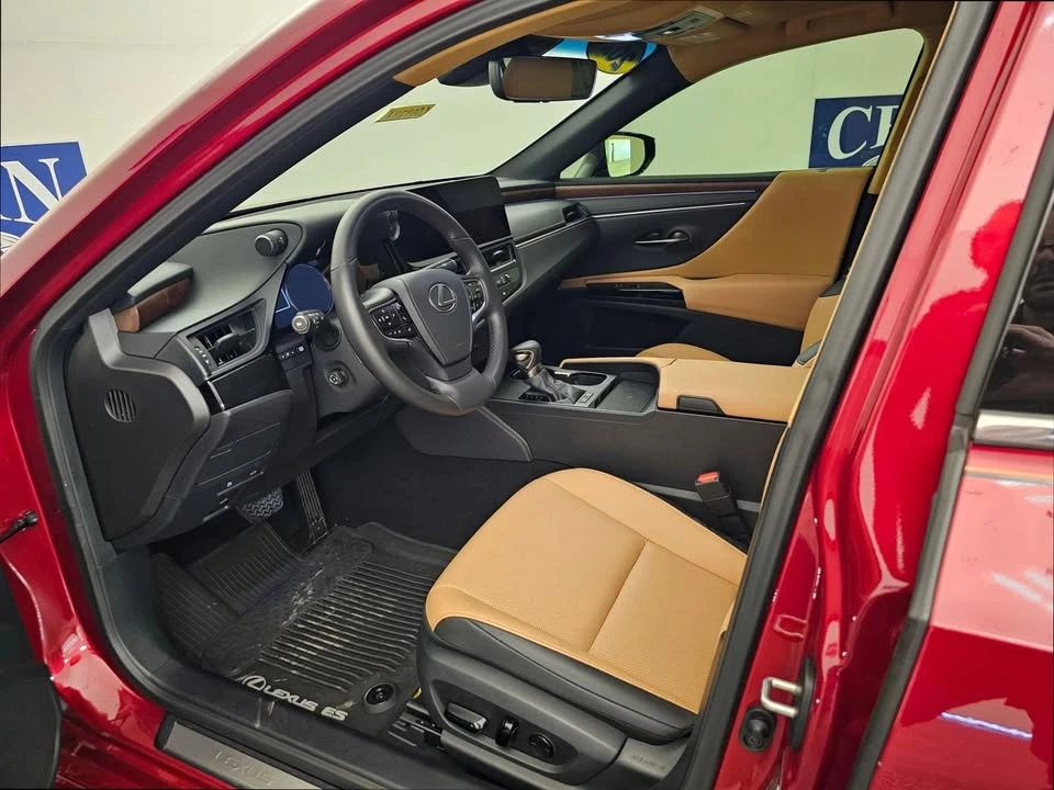 2025 Lexus ES 7th Gen - Image 10 of 19