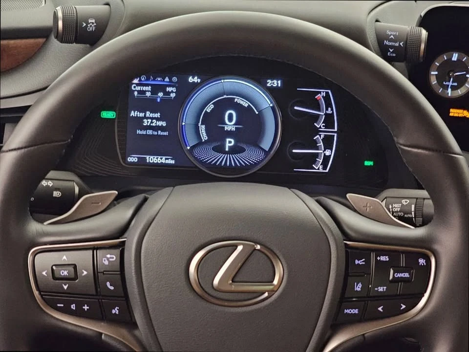 2025 Lexus ES 7th Gen - Image 18 of 19