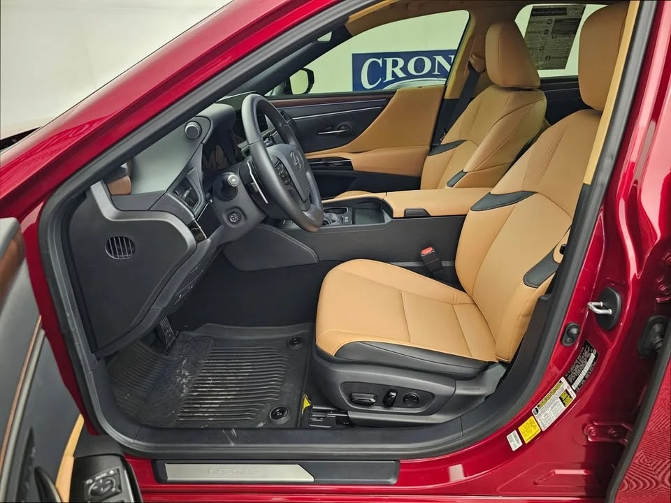 2025 Lexus ES 7th Gen - Image 11 of 19