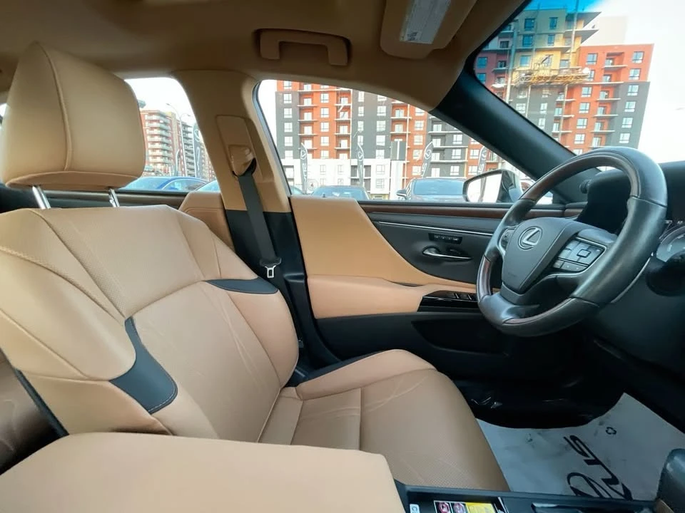 2025 Lexus ES 7th Gen - Image 19 of 20