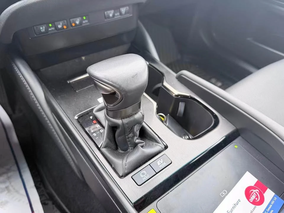 2025 Lexus ES 7th Gen - Image 11 of 14